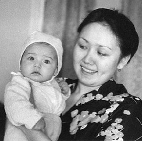 Ләйсән Үтәшева өсөнсөгә әсәй булырға йыйына!