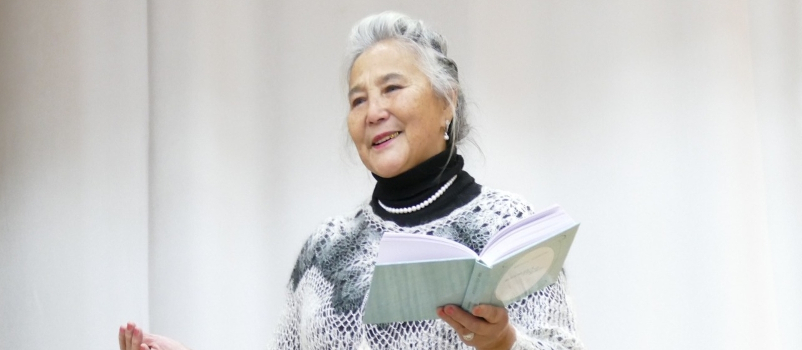 Фирҙәүес Бәширова. Күңелеңдең ишектәрен ҡағам,  Кешем…