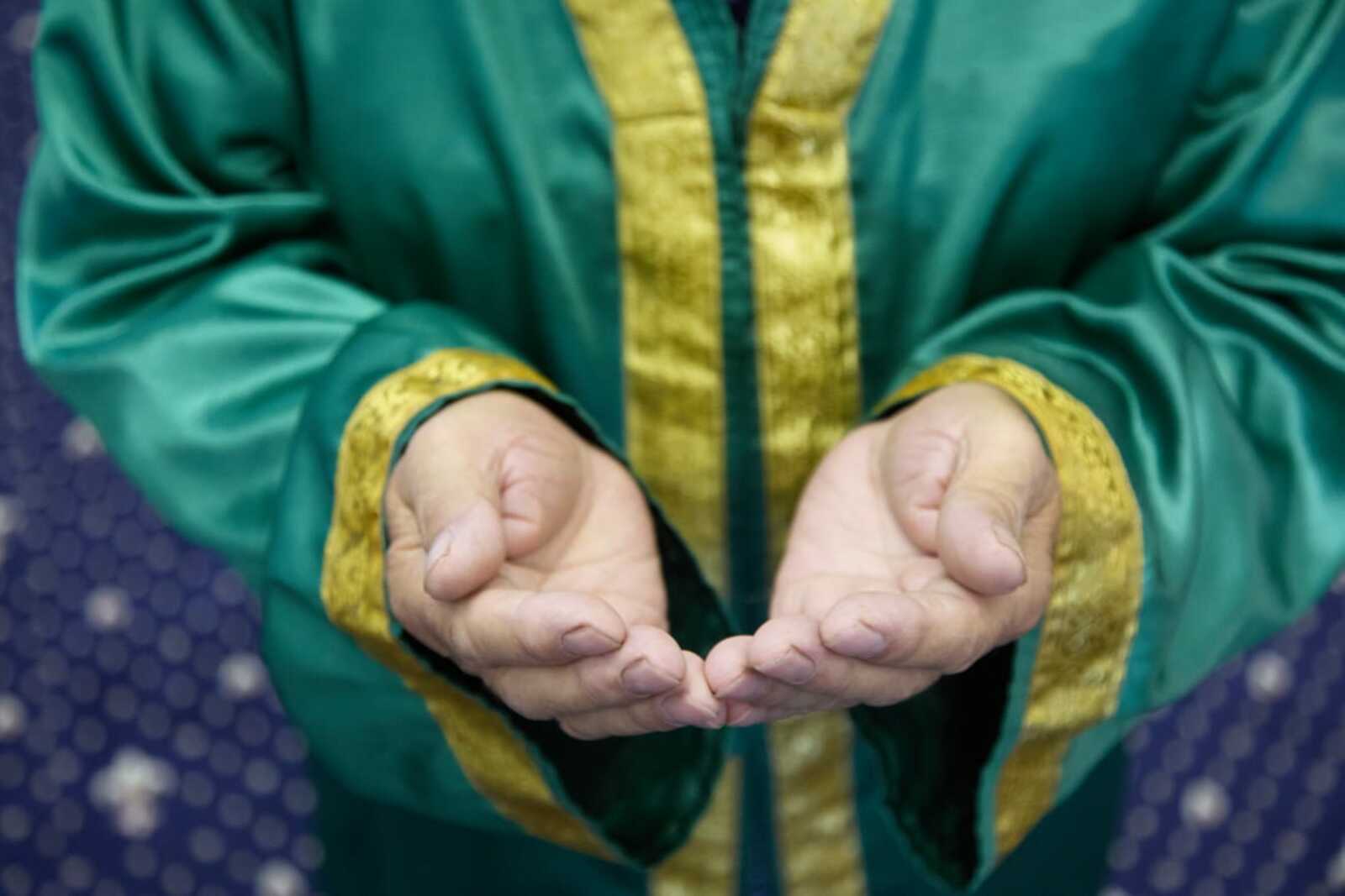 УРАҘАНЫ НИСЕК ТОТАЛАР?