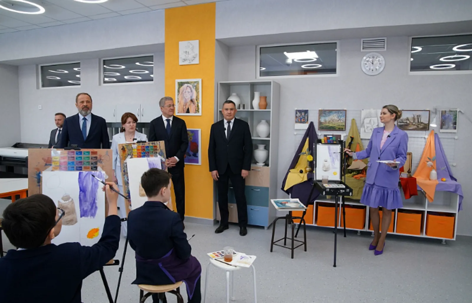 Игорь Комаров и Радий Хабиров посетили самую большую школу