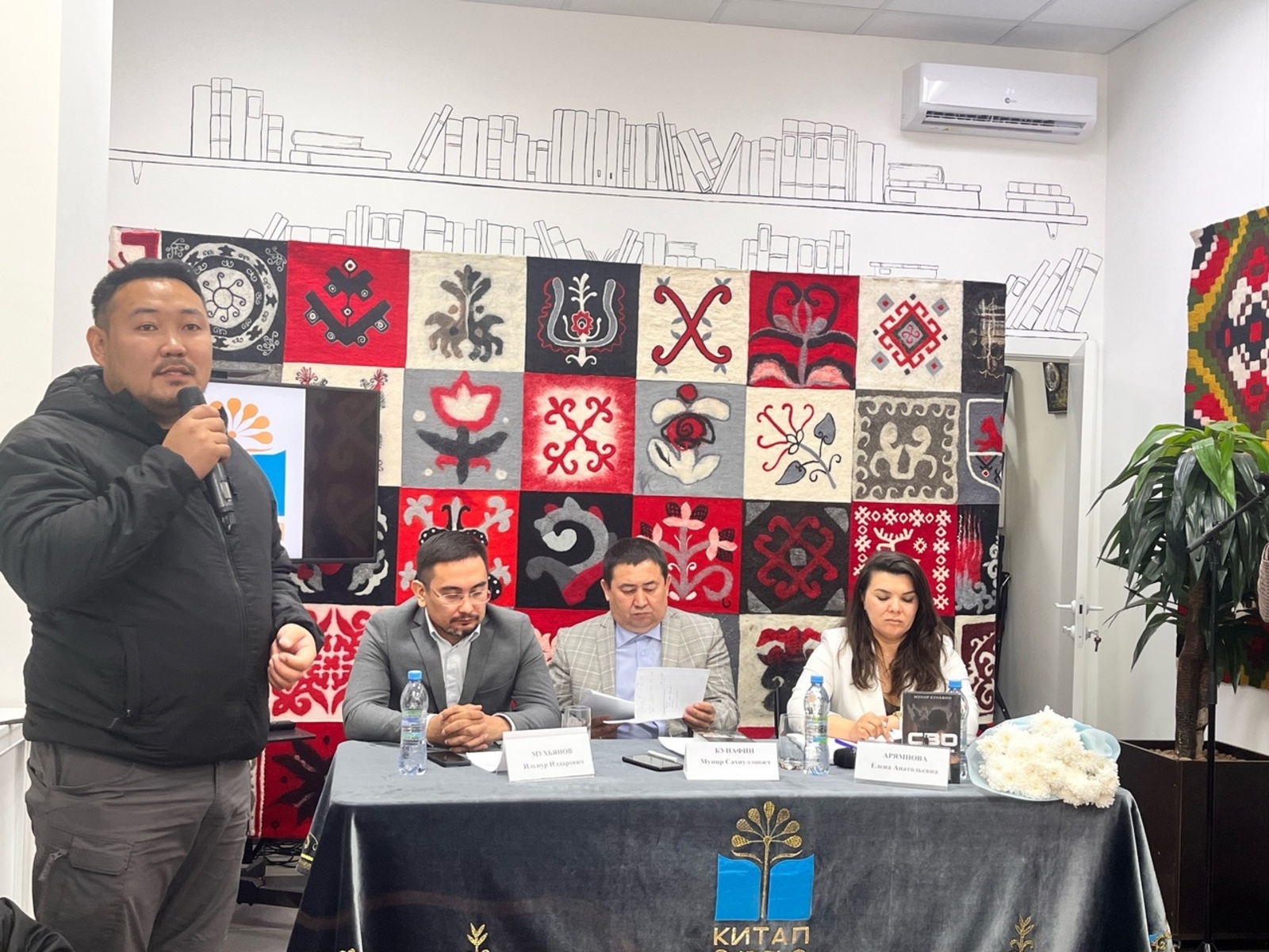 Яңы китап ҡотло булһын!