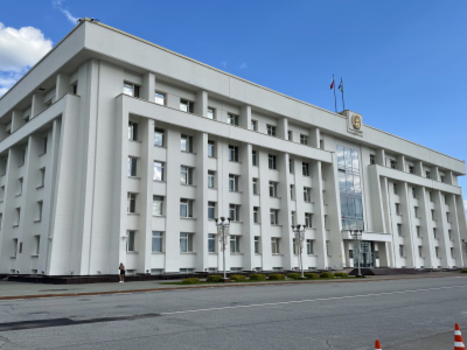 Радий Хәбиров 21 октябрҙә Милли бейеү көнө тураһында указға ҡул ҡуйҙы