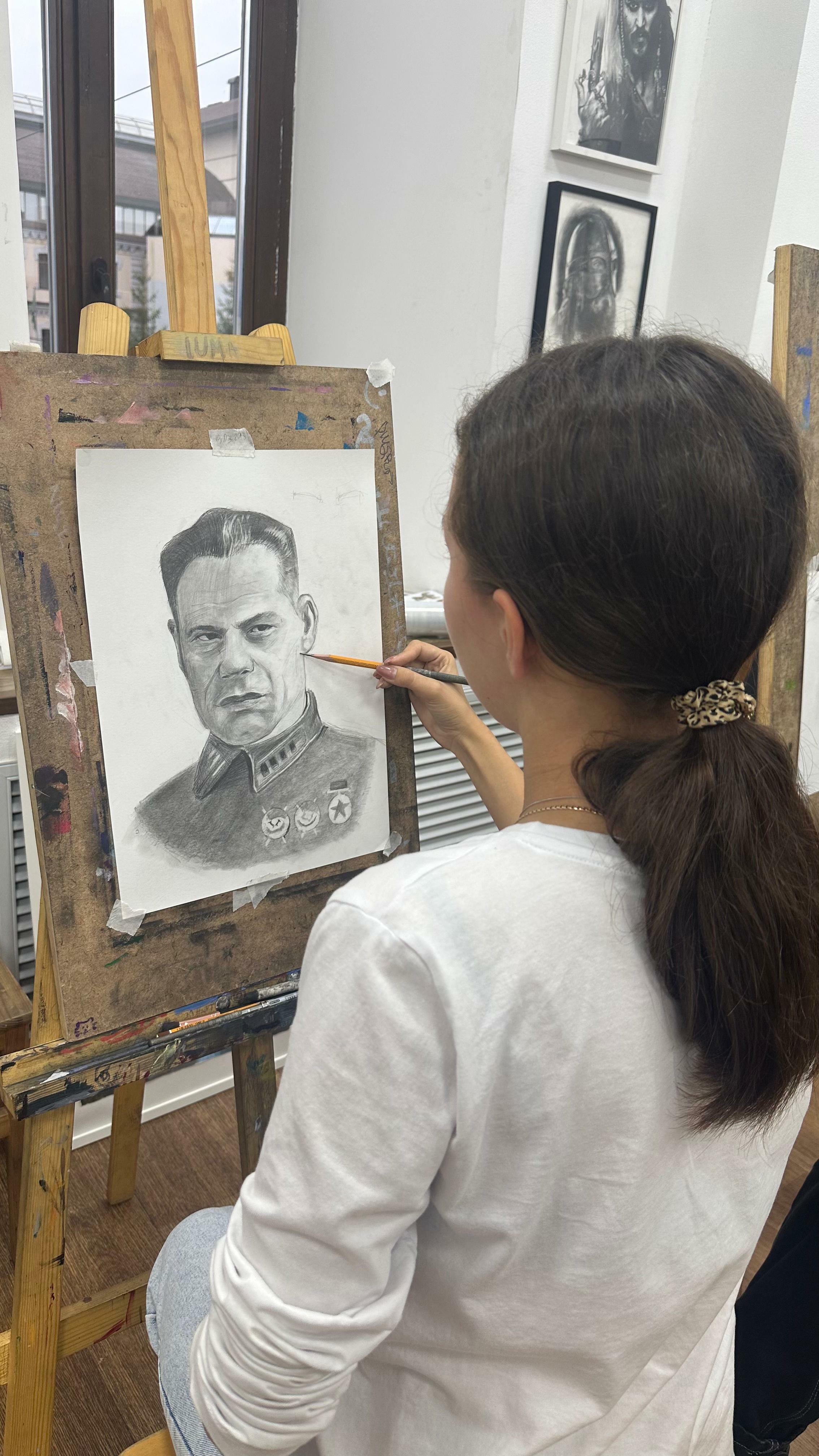 Өфө ҡыҙы Шайморатов генерал портретын төшөргән