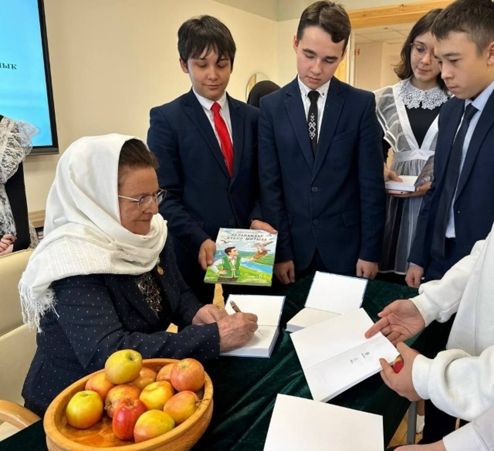 Гүзәл Ситдиҡованың "Антоновка еҫе" повесы буйынса  әңгәмә