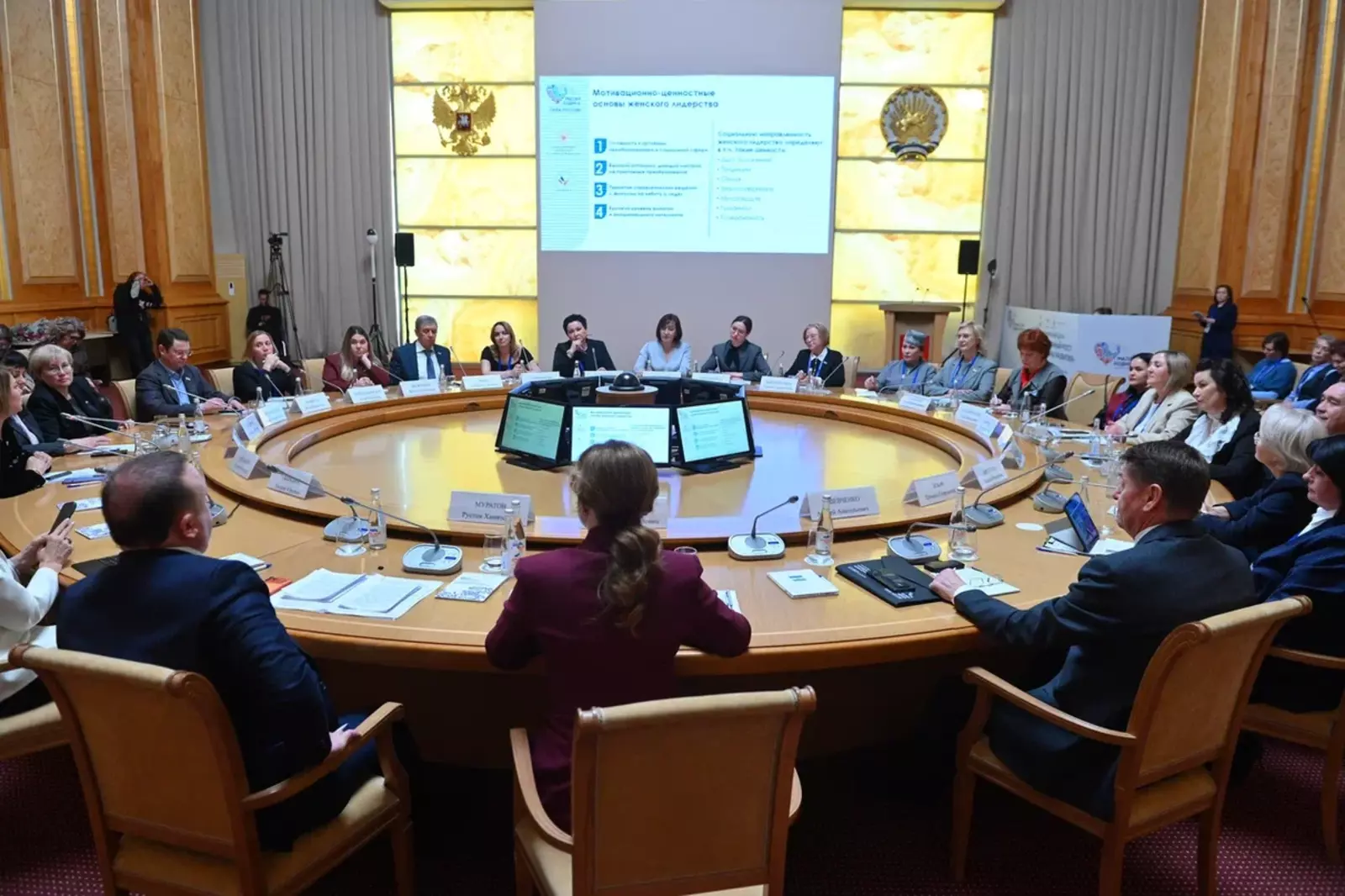 Ҡатын-ҡыҙ һәр эшкә һөйөү менән тотона